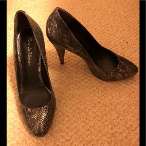 Pour la victoire size 7 snakeskin leather heels